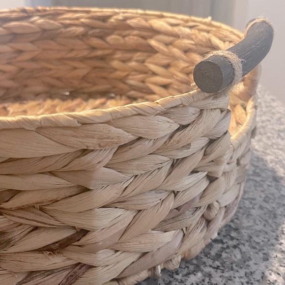 Wicker table basket - Picture 4 of 5